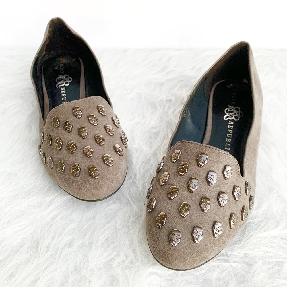 ROCK & REPUBLIC Grey Skull Studded Flats Loafers 6 - Picture 1 of 13